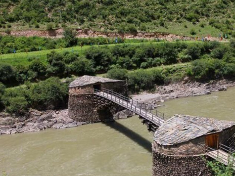 我很較牛的木橋不用一釘一鉚六百年不倒，紅軍長(zhǎng)征曾經(jīng)過(guò)